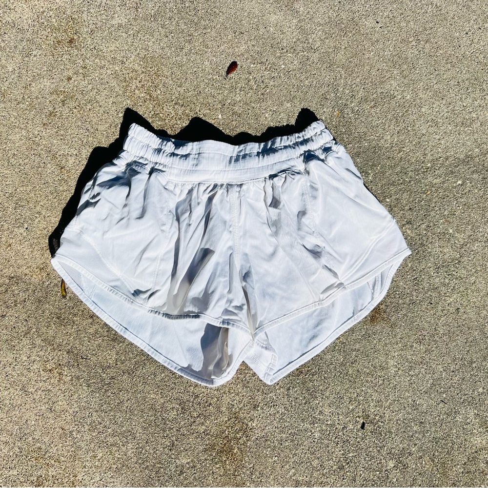 Lululemon Hotty Hot Shorts Sz 0 2.5” inseam; color White